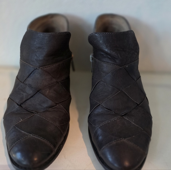 Seychelles Deep Ankle Bootie - Picture 5 of 7